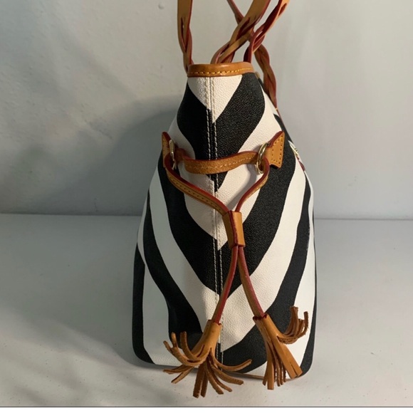 Dooney& Bourke Bailey Bag - Picture 3 of 11